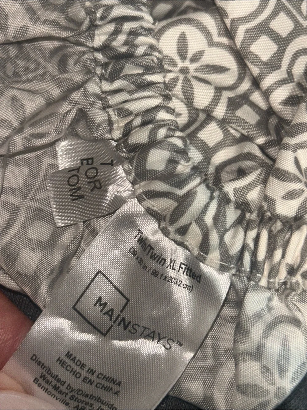 Mainstays Gray and White Geometric Fitted and Flat Sheet Set